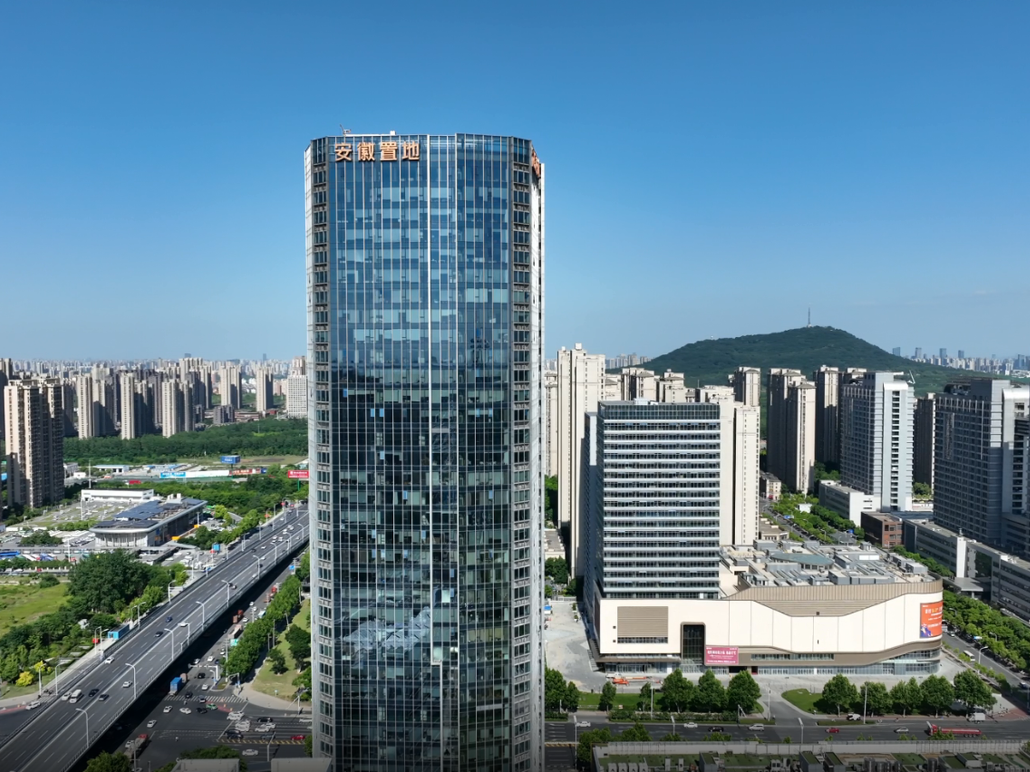 合肥本地公司和外地团队做网站建设哪个好？多维度对比